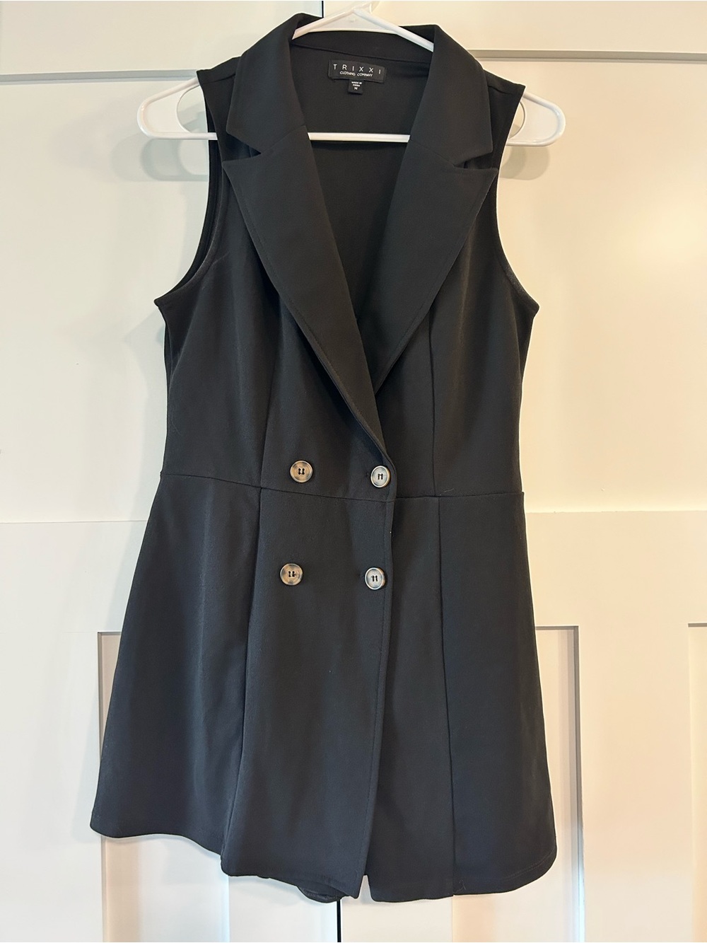 Black Sleeveless Double-Breasted Romper